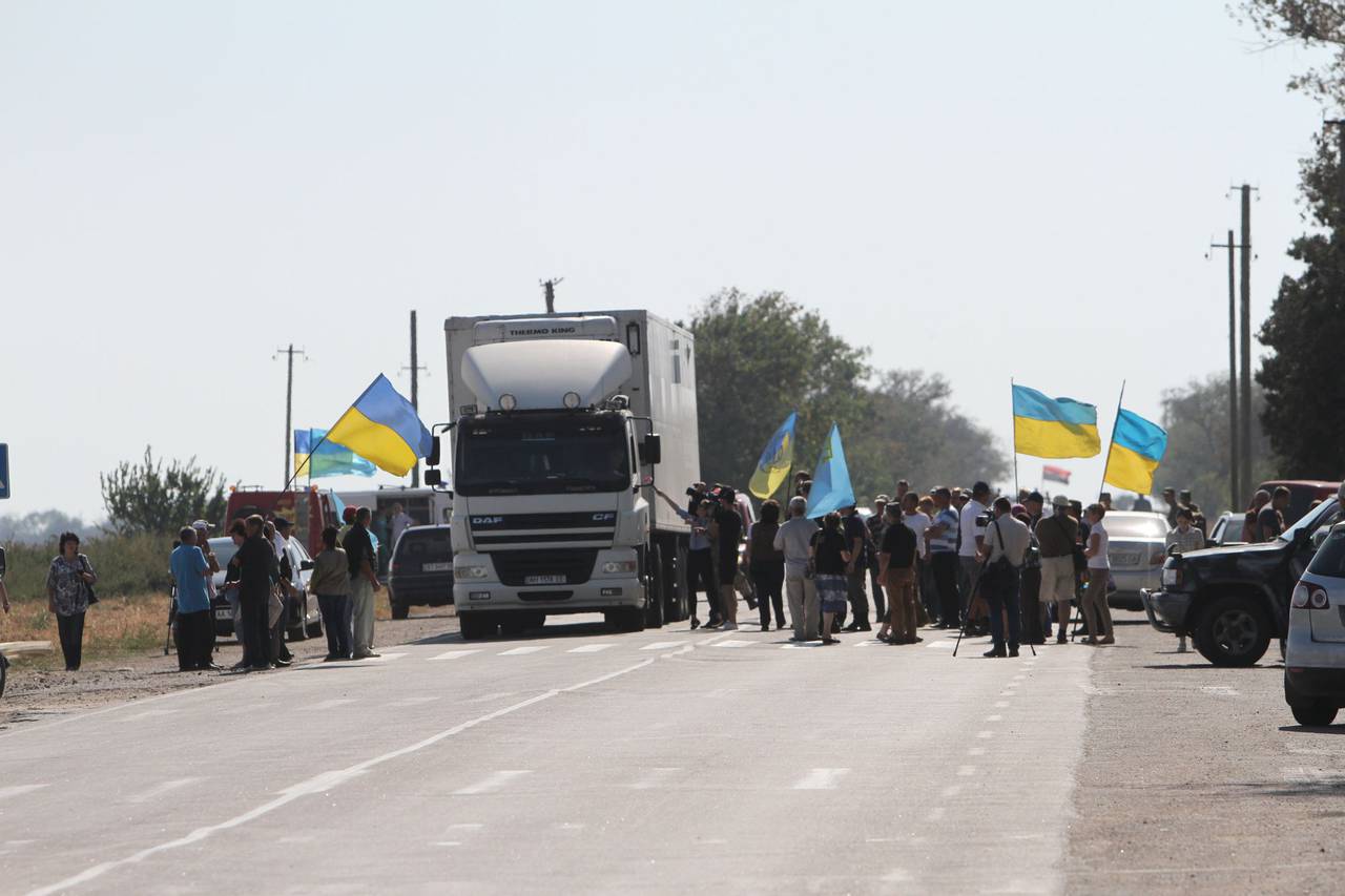 Российские власти аннексированного Крыма пытаются навязать украинцам мнение о "вреде" блокады полуострова